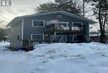 135 Hill St, Gravenhurst, Ontario P1P 1R2, 3 Bedrooms Bedrooms, 5 Rooms Rooms,2 BathroomsBathrooms,All Houses,Sold,Hill,X11961909