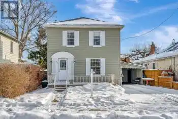 43 Oxford St, Cambridge, Ontario N1R 1M7, 3 Bedrooms Bedrooms, 6 Rooms Rooms,3 BathroomsBathrooms,All Houses,Sold,Oxford,X11962784