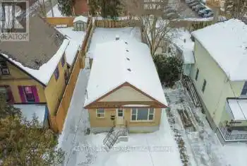 251 Mcgill St, Peterborough, Ontario K9J 1W4, 3 Bedrooms Bedrooms, 6 Rooms Rooms,2 BathroomsBathrooms,All Houses,Sold,Mcgill,X11972689