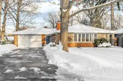 29 Farningham Crescent Toronto (Princess-Rosethorn) Ontario M9B3B4