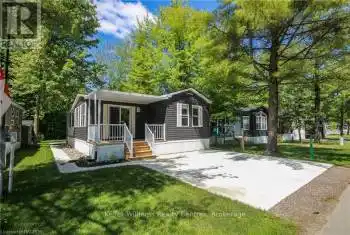 13 Southline Ave 157 Avenue, Huron-Kinloss, Ontario N2Z2X5, 3 Bedrooms Bedrooms, ,1 BathroomBathrooms,Commercial,For Sale,Southline Ave 157,X12001705