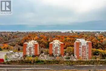 40 Old Mill Road Unit# GLA6, Oakville (1014 - QE Queen Elizabeth), Ontario L6J7W2, 2 Bedrooms Bedrooms, ,2 BathroomsBathrooms,Condo,For Rent,Old Mill,W12001879