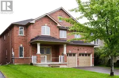 92 Memorial Gardens Way Newmarket (Woodland Hill) Ontario L3X3A7