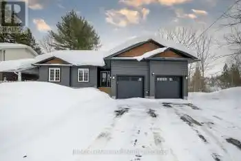 90 Ann Street, Bracebridge (Macaulay), Ontario P1L1M1, 3 Bedrooms Bedrooms, ,2 BathroomsBathrooms,All Houses,For Sale,Ann,X12003802