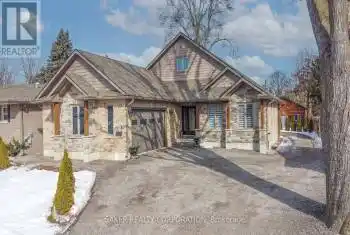 411 Albert Street, Strathroy-Caradoc (NW), Ontario N7G1W8, 4 Bedrooms Bedrooms, ,4 BathroomsBathrooms,All Houses,For Sale,Albert,X12004542