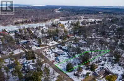 10048 Urlin Crescent Lambton Shores (Port Franks) Ontario N0M2L0