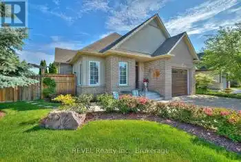 2 Seyval Place, Niagara-on-the-Lake (108 - Virgil), Ontario L0S1J0, 3 Bedrooms Bedrooms, ,3 BathroomsBathrooms,All Houses,For Sale,Seyval,X12009655