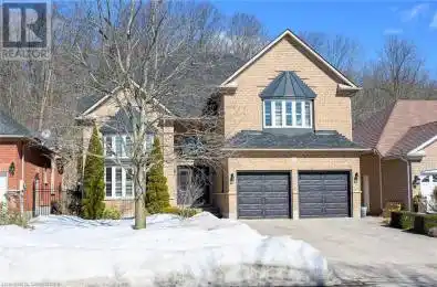 132 DAVIDSON Boulevard Dundas Ontario L9H7M5