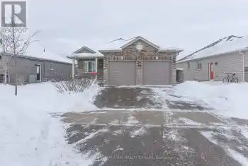 154 Bridge Crescent, Minto, Ontario N0G2P0, 4 Bedrooms Bedrooms, ,2 BathroomsBathrooms,All Houses,For Sale,Bridge,X12012929
