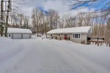 365 North Waseosa Lake Road, Huntsville (Chaffey), Ontario P1H2J4, 3 Bedrooms Bedrooms, ,2 BathroomsBathrooms,All Houses,For Sale,North Waseosa Lake,X12012255