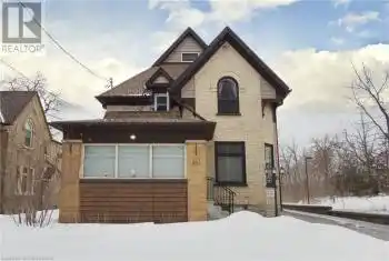 561 QUEEN Street, Kitchener, Ontario N2G1W9, ,Condo,For Sale,QUEEN,40704950