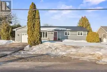 56 Ellice Street, Kawartha Lakes (Fenelon Falls), Ontario K0M1N0, 3 Bedrooms Bedrooms, ,1 BathroomBathrooms,All Houses,For Sale,Ellice,X12015582