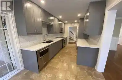 201 Sewell Drive Oakville (1003 - CP College Park) Ontario L6H1E3