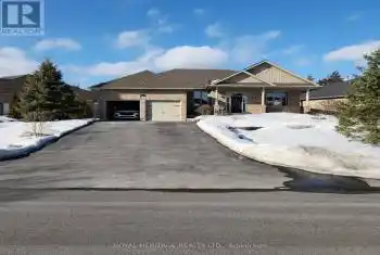 34 South Harbour Drive, Kawartha Lakes (Bobcaygeon), Ontario K0M1A0, 3 Bedrooms Bedrooms, ,3 BathroomsBathrooms,All Houses,For Sale,South Harbour,X12017240