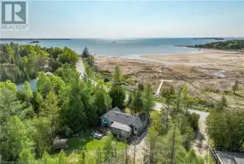 333 BAY Street, South Bruce Peninsula, Ontario N0H2T0, 2 Bedrooms Bedrooms, ,1 BathroomBathrooms,All Houses,For Sale,BAY,X12016950