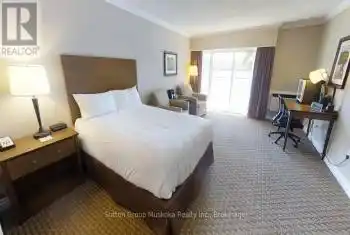 421 Bayshore - Deerhurst Drive Unit# 421, Huntsville (Chaffey), Ontario P1H2E8, 1 Bedroom Bedrooms, ,1 BathroomBathrooms,Condo,For Sale,Bayshore - Deerhurst,X12018802