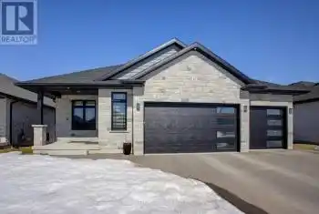 19 Winchester Crescent, North Perth (Elma), Ontario N4W0J8, 5 Bedrooms Bedrooms, ,3 BathroomsBathrooms,All Houses,For Sale,Winchester,X12018939