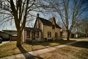 135 Thomas Street, Strathroy-Caradoc (NW), Ontario N7G2T5, 2 Bedrooms Bedrooms, ,2 BathroomsBathrooms,All Houses,For Sale,Thomas,X12018782
