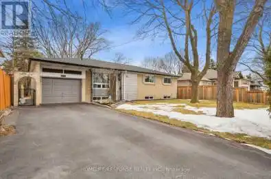 579 STONECLIFFE Road Oakville (1001 - BR Bronte) Ontario L6L4N8