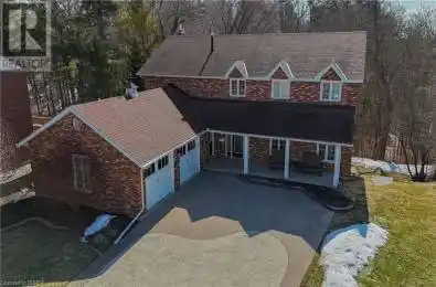 23 SCARFE Gardens Brantford Ontario N3T6B2