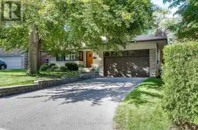 18 Woodway Trail Toronto (Stonegate-Queensway) Ontario M8Y2B8