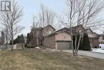 81 Thornton Crescent, Vaughan (Maple), Ontario L6A2T1, 3 Bedrooms Bedrooms, ,3 BathroomsBathrooms,All Houses,For Sale,Thornton,N12025887