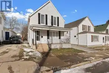 30 Dufferin Street, Fort Erie (332 - Central), Ontario L2A2T5, 3 Bedrooms Bedrooms, ,2 BathroomsBathrooms,All Houses,For Sale,Dufferin,X12028655