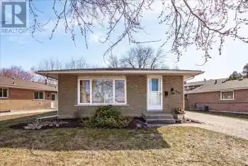240 Argyll Street, Centre Wellington (Fergus), Ontario N1M2Y3, 3 Bedrooms Bedrooms, ,2 BathroomsBathrooms,All Houses,For Sale,Argyll,X12028713