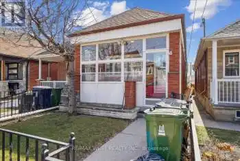 31 Teignmouth Avenue, Toronto (Caledonia-Fairbank), Ontario M6E1S6, 2 Bedrooms Bedrooms, ,2 BathroomsBathrooms,All Houses,For Sale,Teignmouth,W12031356