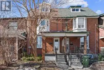 32 Castleton Avenue, Toronto (Rockcliffe-Smythe), Ontario M6N3Z5, 4 Bedrooms Bedrooms, ,4 BathroomsBathrooms,All Houses,For Sale,Castleton,W12032989