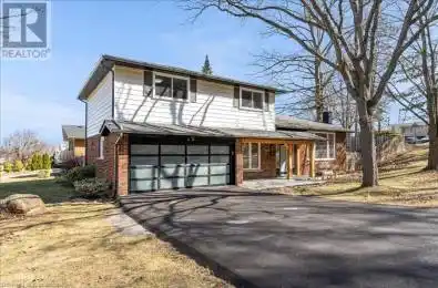 211 COUNTRY CLUB Drive Hamilton Ontario L8K6B1