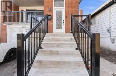304A Aylesworth Avenue Toronto (Birchcliffe-Cliffside) Ontario M1N2K2
