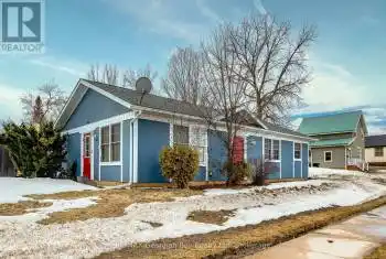 42 Fourth Street, Midland, Ontario L4R3S8, 3 Bedrooms Bedrooms, ,1 BathroomBathrooms,All Houses,For Sale,Fourth,S12034008
