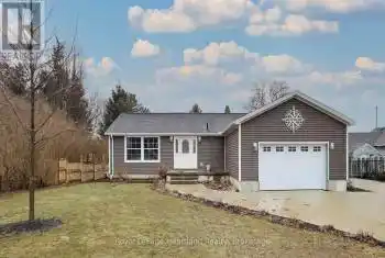 570 Hamilton Street, Huron-Kinloss (Lucknow), Ontario N0G2H0, 2 Bedrooms Bedrooms, ,2 BathroomsBathrooms,All Houses,For Sale,Hamilton,X12034045