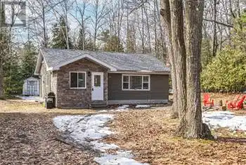 12 Doan Avenue, Tiny, Ontario L0L1P0, 3 Bedrooms Bedrooms, ,2 BathroomsBathrooms,All Houses,For Sale,Doan,S12033982