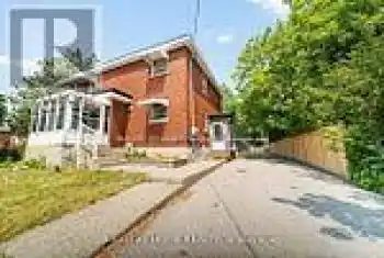21 Thomson Street Unit# Main floor, Barrie (City Centre), Ontario L4N1X4, 2 Bedrooms Bedrooms, ,1 BathroomBathrooms,All Houses,For Rent,Thomson,S12035770