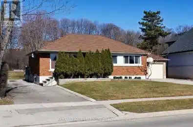 149 Leighland Avenue Oakville (1003 - CP College Park) Ontario L6H1B3