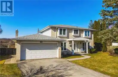 11 ELIZABETH Court Dundas Ontario L9H3M1