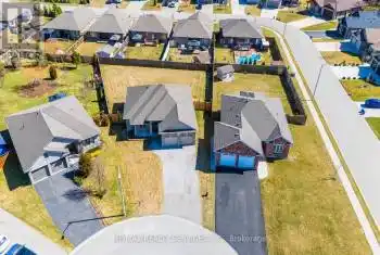 7 Cavendish Court, Norfolk (Simcoe), Ontario N3Y0A7, 5 Bedrooms Bedrooms, ,3 BathroomsBathrooms,All Houses,For Sale,Cavendish,X12037962