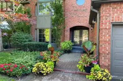 25 Vancho Crescent Toronto (Edenbridge-Humber Valley) Ontario M9A4Z1