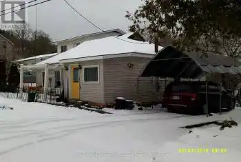 7 Dufferin Street, Huntsville (Chaffey), Ontario P1H1X3, 3 Bedrooms Bedrooms, ,1 BathroomBathrooms,All Houses,For Sale,Dufferin,X12039694