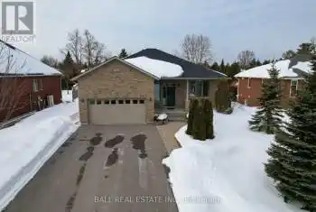 10 Marina Drive, Kawartha Lakes (Bobcaygeon), Ontario K0M1A0, 4 Bedrooms Bedrooms, ,3 BathroomsBathrooms,All Houses,For Sale,Marina,X12040393