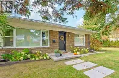 32 Birchcroft Road Toronto (Princess-Rosethorn) Ontario M9A2L4
