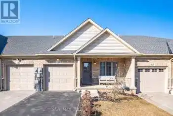 127 ACACIA Road, Pelham (662 - Fonthill), Ontario L0S1E6, 2 Bedrooms Bedrooms, ,2 BathroomsBathrooms,All Houses,For Sale,ACACIA,X12019267
