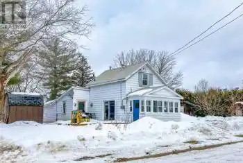 31 Wolfe Street, Penetanguishene, Ontario L9M1B7, 2 Bedrooms Bedrooms, ,2 BathroomsBathrooms,All Houses,For Sale,Wolfe,S12041946