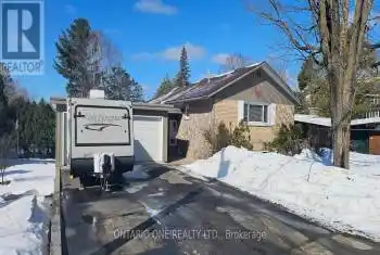 355 Greavette Street, Gravenhurst (Muskoka (S)), Ontario P1P1G6, 4 Bedrooms Bedrooms, ,3 BathroomsBathrooms,All Houses,For Sale,Greavette,X12041942