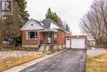 147 Goderich Street, Huron East (Seaforth), Ontario N0K1W0, 2 Bedrooms Bedrooms, ,2 BathroomsBathrooms,All Houses,For Sale,Goderich,X12042524