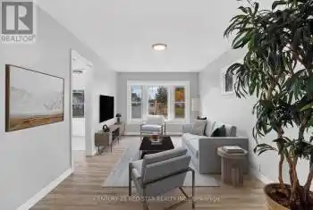 5082 St. Lawrence Avenue, Niagara Falls (210 - Downtown), Ontario L2E3Y8, 3 Bedrooms Bedrooms, ,2 BathroomsBathrooms,All Houses,For Sale,St. Lawrence,X12042627