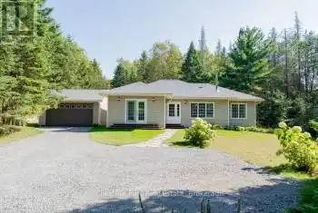2253 Lone Pine Drive, Huntsville (Stephenson), Ontario P0B1L0, 3 Bedrooms Bedrooms, ,2 BathroomsBathrooms,All Houses,For Sale,Lone Pine,X12043072