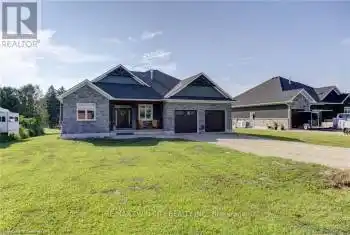 21 Paxton Street, Huron-Kinloss, Ontario N0G2B0, 4 Bedrooms Bedrooms, ,3 BathroomsBathrooms,All Houses,For Sale,Paxton,X12045318